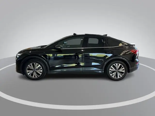 Audi Q4 Sportback e-tron 40 Advanced 150kW/204PK 82 kWh · Panoramadak · Trekhaak · Stoelverwarming ·...