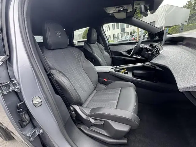 Peugeot e-3008