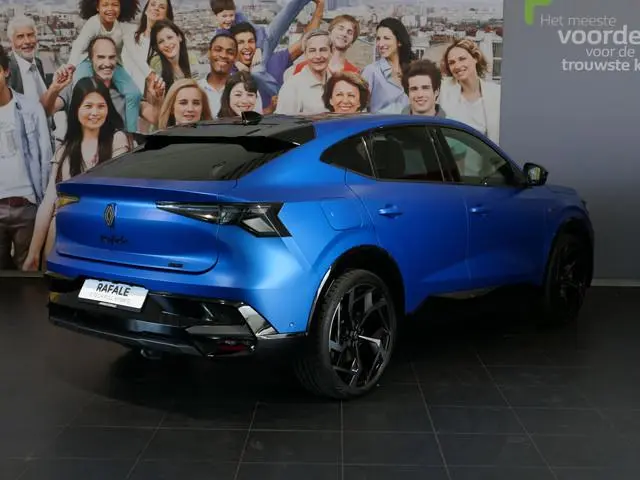 Renault Rafale 1.2 E-Tech 4x4 plug-in hybrid 300 atelier Alpine - Trekhaak - Verwarmde voorruit - Ma...