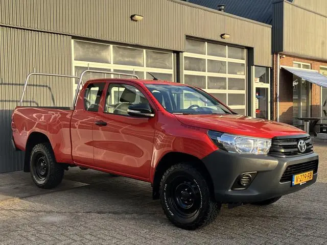 Toyota HiLux 2.4 D-4D-F Xtra Cab Cool Comfort Airco Trekhaak 3500kg trekgewicht Telefoonverbinding P...