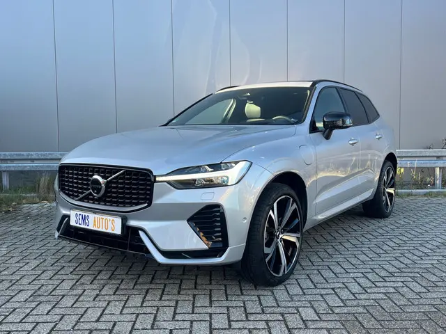 Volvo XC60 2.0 T8 Plug-in hybrid AWD Pano / Head up / Key Less / 360 Camera / Trekhgaak