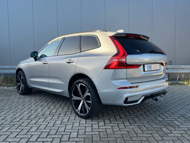 Volvo XC60 2.0 T8 Plug-in hybrid AWD Pano / Head up / Key Less / 360 Camera / Trekhgaak