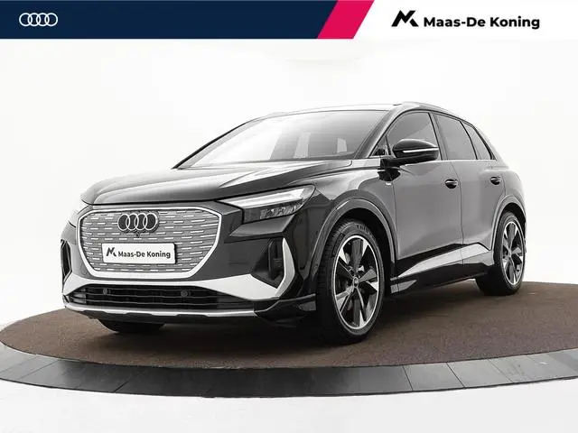 Audi Q4 e-tron 40 S edition 77 kWh · SOH 97,4% · Panoramadak · Camera · Head-Up Display · Stoelverwa...