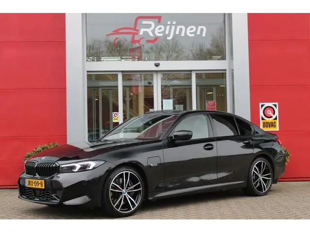BMW 3-serie 330e 292PK xDRIVE M SPORT | PANORAMISCH SCHUIF/KANTEL DAK | M-SPORT PRO-PAKKET | M-SPORT...