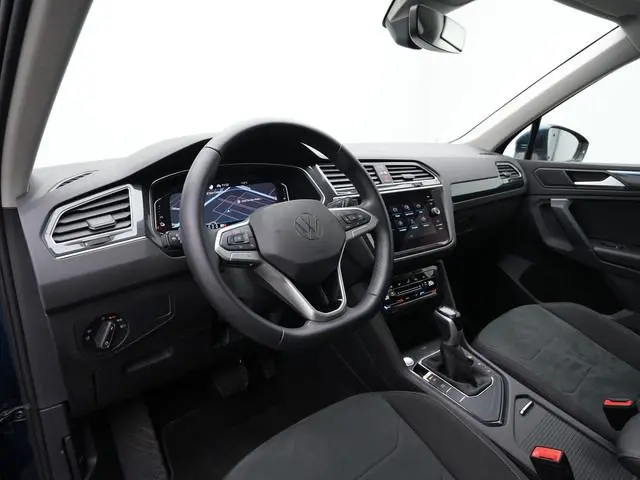 Volkswagen Tiguan 1.4 TSI 245 pk eHybrid Elegance | Panoramadak | Trekhaak | IQ Light | Achteruitrij...