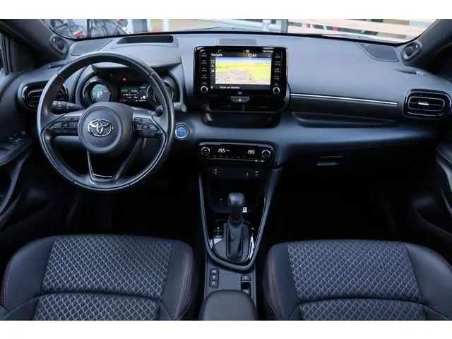 Toyota Yaris 1.5 Hybrid Launch Edition, Parkeersensoren , Navigatie , Stoelverwarming , Head-Up-Disp...