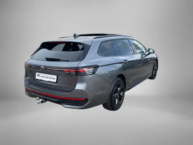 Volkswagen Passat Variant 1.5eHybrid 200kW/272PK R-Line Black Style DSG · Panoramadak · Trekhaak · 3...