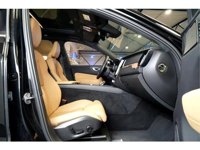 Volvo XC60 B4 155kW/211pk Aut8 MHEV Ultimate Bright PANORAMADAK + HARMAN/KARDON + STUURVERWARMING +...