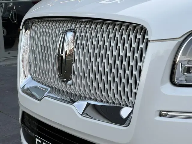 Lincoln Navigator