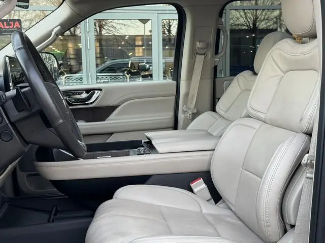Lincoln Navigator