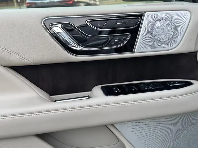 Lincoln Navigator
