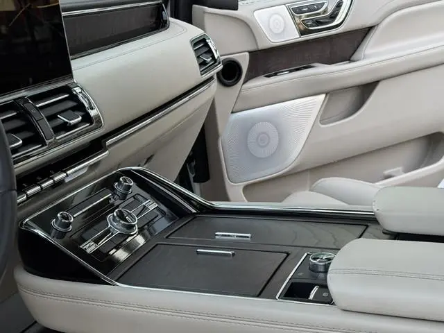 Lincoln Navigator
