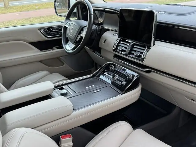 Lincoln Navigator