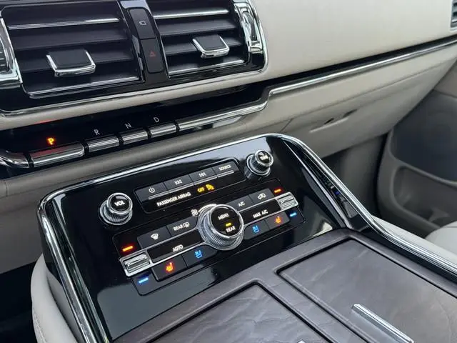 Lincoln Navigator