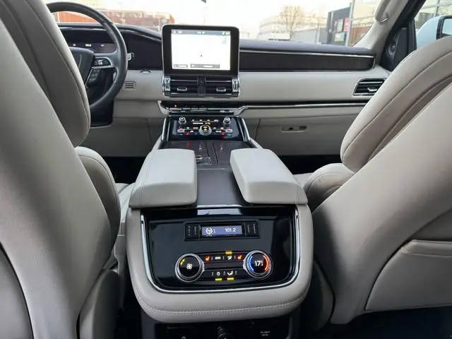 Lincoln Navigator