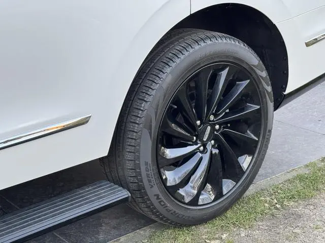 Lincoln Navigator
