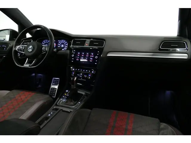Volkswagen Golf 2.0 TSI GTI TCR / Akrapovic uitlaat / Panoramadak / Stoelverwarming / Apple Carplay...