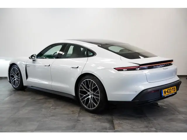 Porsche Taycan Performance 84 kWh ACC Panoramadak Leder Memory Seats