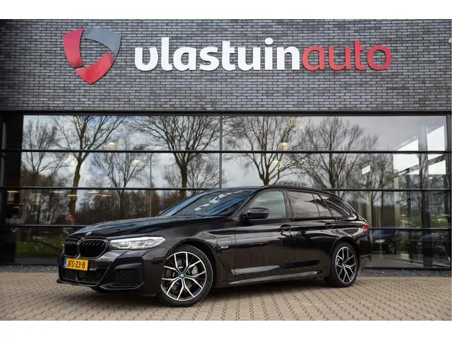 BMW 5-serie Touring 530e M-Sport , Shadowline, Adaptive Cruise, Trekhaak, Leder, SOH 91%