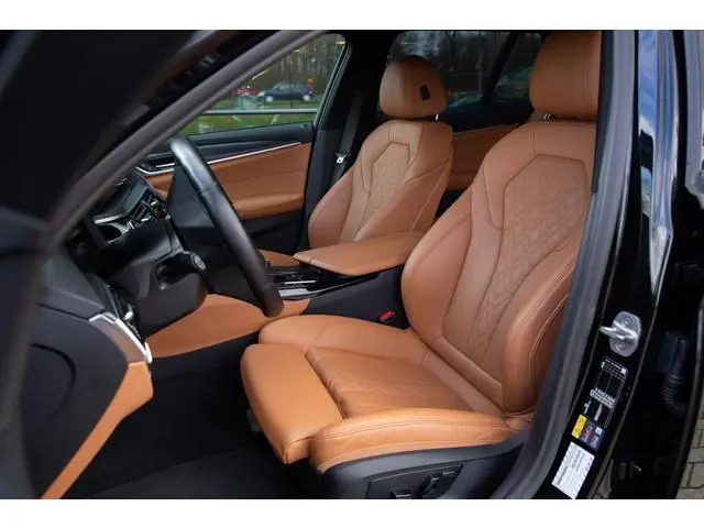 BMW 5-serie Touring 530e M-Sport , Shadowline, Adaptive Cruise, Trekhaak, Leder, SOH 91%