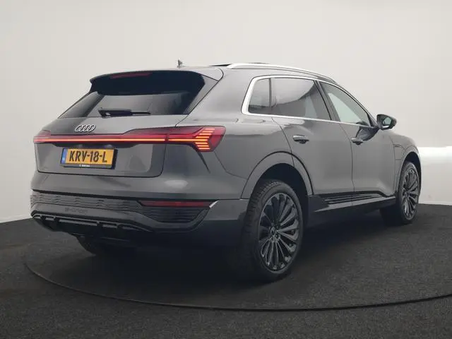 Audi Q8 e-tron 50 quattro S Line 95 kWh 340pk Dealer O.H | Luchtvering | Trekhaak Afn. | Adaptive Cr...