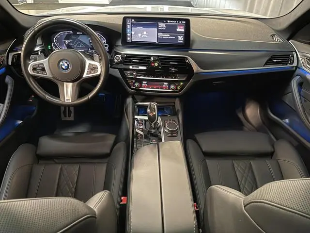 BMW 5-serie 530e Business Edition Plus M Sport 19"/Schuif-kanteldak/Trekhaak/Camera/Stoelverwarming...