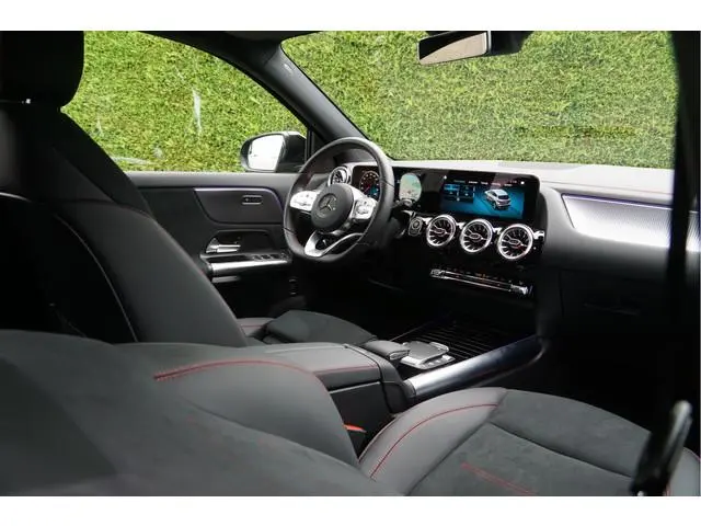 Mercedes-Benz EQA EQA 250 AMG Line 67 kWh | Distronic Panorama Trekhaak
