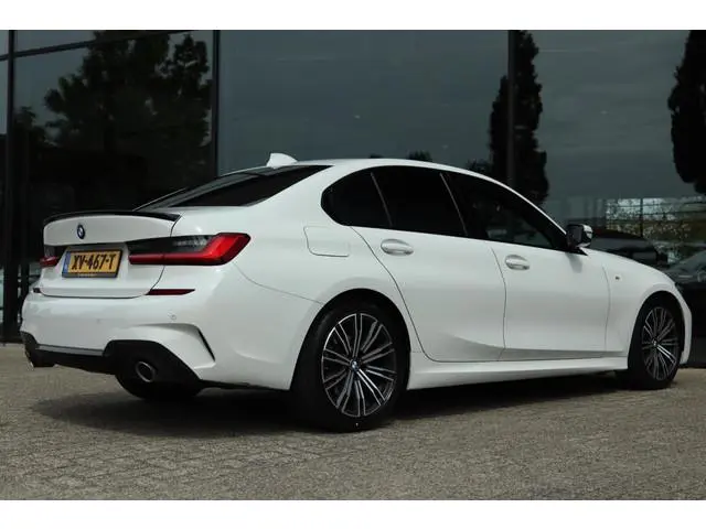BMW 3-SERIE 320I EXECUTIVE EDITION M-SPORT | CARPLAY | HUD | NAVI | CRUISE | LED | STOELVERW. | AMBI...