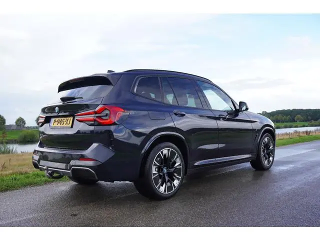 BMW iX3 High Executive 80 kWh / SOH 93% / Panoramadak / Trekhaak / Harman Kardon /