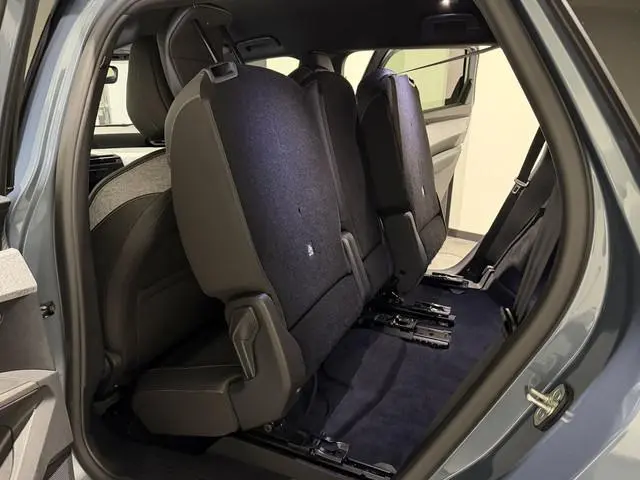 Peugeot e-5008
