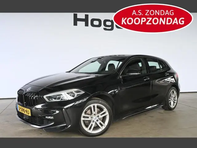 BMW 1-serie 118i High Executive Automaat M-Pakket Navigatie Carplay Dealer Onderhouden! Inruil Mogel...