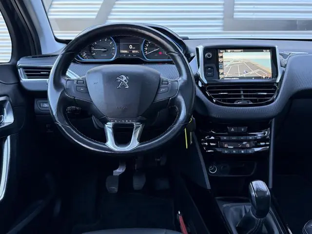 Peugeot 2008 1.2 PureTech Allure Navi|Pano|Clima|Trekhaak|Cruise|PDC|D-riem v.v. in 2022|N.A.P|APK t...