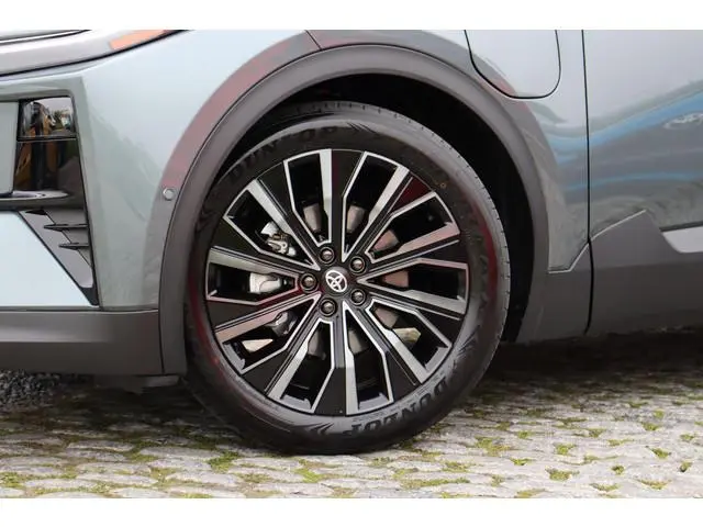 Toyota C-HR+ Executive AWD 77 kWh, Pano, JBL, 360 Camera, Nieuw en snel leverbaar met €3.000,- inrui...