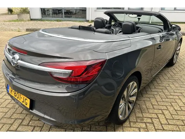 Opel Cascada 1.4 Turbo ecoFLEX Cosmo 140PK | Lederen Bekleding | Luxe Stoelen | Stoelverwarming | Bi...