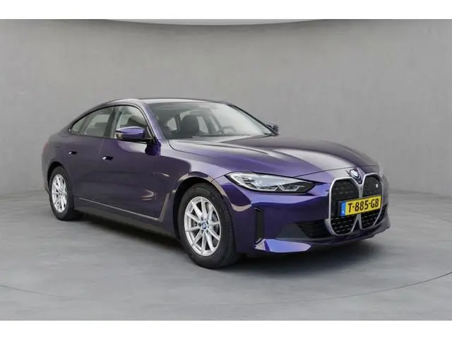 BMW i4 eDrive40 High Executive 84 kWh Driving assistant / BTW / Sportstoel verwarming