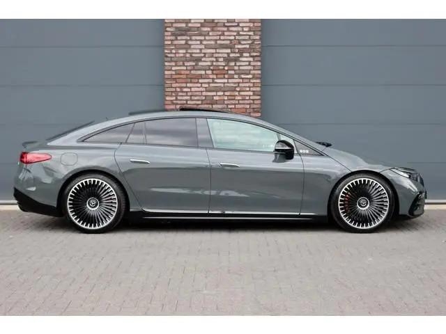 Mercedes-Benz EQS