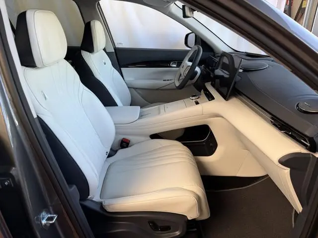 Geely E5