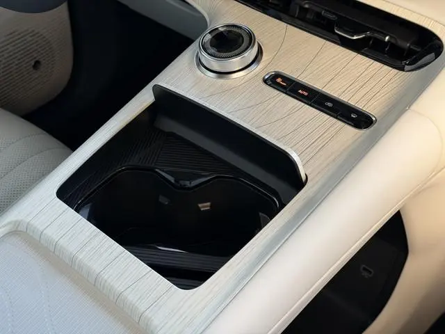 Geely E5