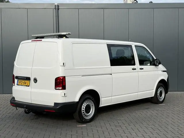 Volkswagen Transporter 2.0 TDI 111 PK / L2H1 / DUBBELE CABINE / 1e EIG. / TREKHAAK / CRUISE / CARPLA...