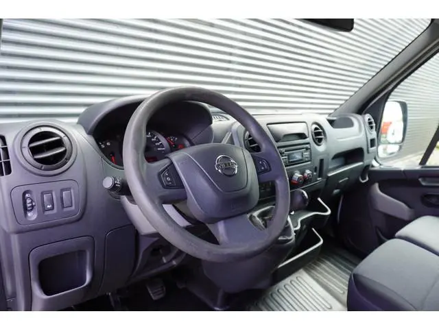 Nissan NV400