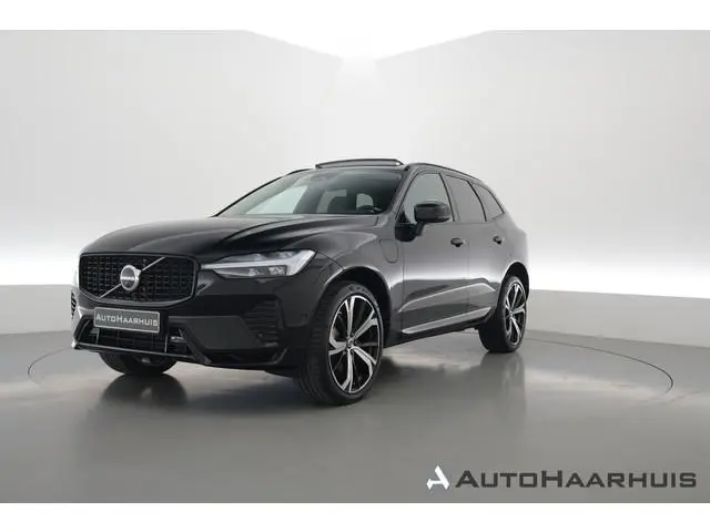 Volvo XC60 2.0 T6 Plug-in hybrid AWD Plus Dark - Luchtvering | Rijklaar! | Pano | Dig. Cockpit | Nav...
