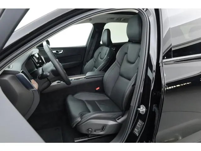 Volvo XC60 2.0 T6 Plug-in hybrid AWD Plus Dark - Luchtvering | Rijklaar! | Pano | Dig. Cockpit | Nav...