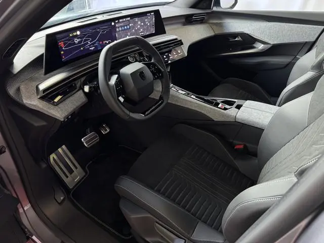 Peugeot 5008 1.2 HYBRID 145e.  NIEUWE AUTO PANODAK  GT LINE  AUT. CARPLAY  NAVI STOELVERW KEYLESS 7P...