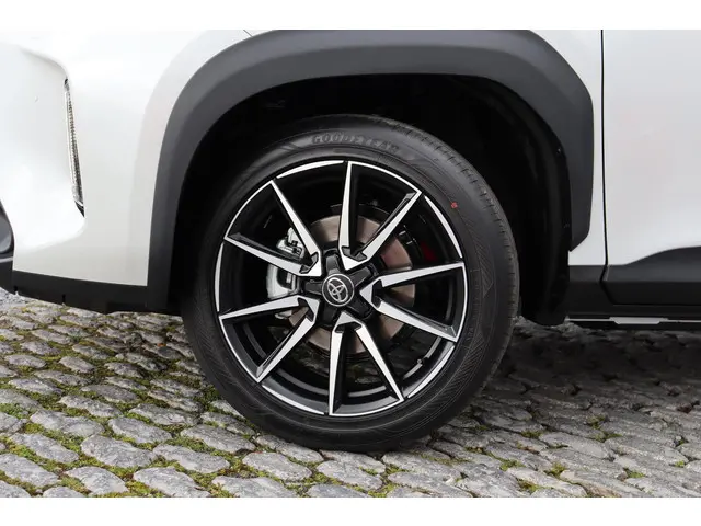 Toyota Yaris Cross 1.5 Hybrid 130 GR SPORT, GR SPORT Plus Pack, Pano Dak, JBL, Navi, HUD, BSM.