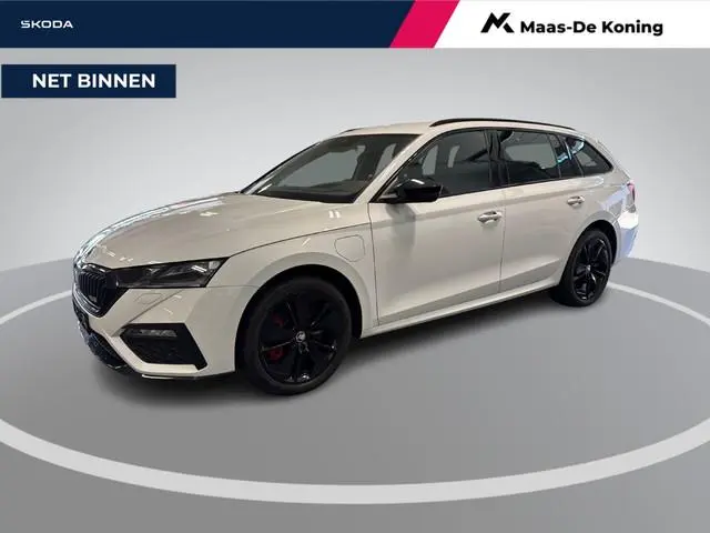 Skoda Octavia Combi 1.4 TSI iV PHEV 245pk DSG RS · Inklapbare Trekhaak · Head-Up Display · Matrix LE...