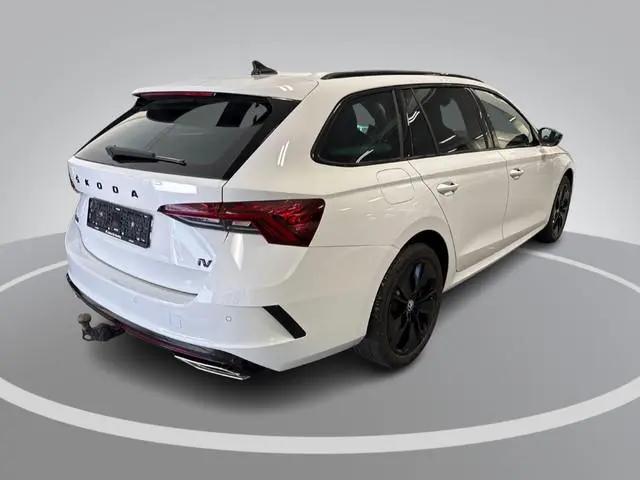 Skoda Octavia Combi 1.4 TSI iV PHEV 245pk DSG RS · Inklapbare Trekhaak · Head-Up Display · Matrix LE...