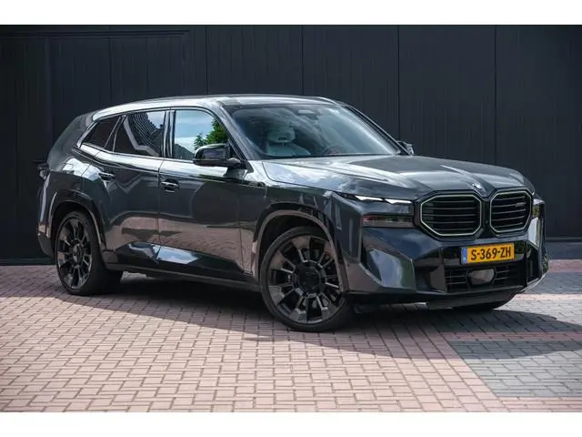 BMW XM 44t M PHEV 30 kWh V8 T 653pk High Exe | M Package | 1 eig | Org NL | Carbon | Bowers & Wilkin...