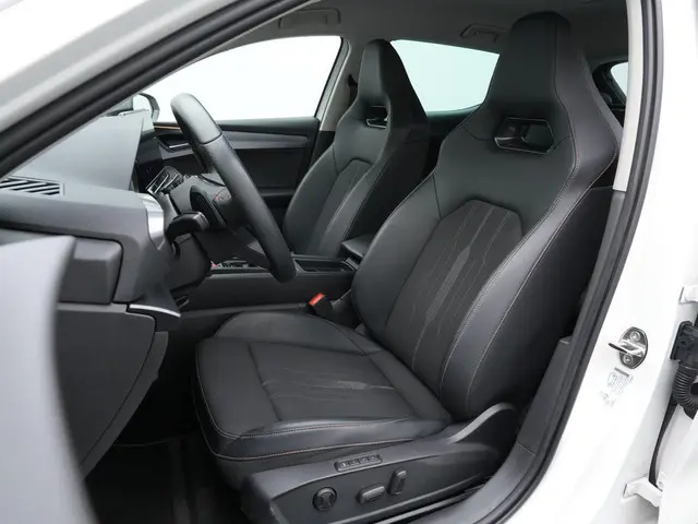 CUPRA Leon 1.4 e-Hybrid 204 pk | Kuipstoelen | Adaptief sportonderstel | Geheugenstoel | Stuur-/stoe...