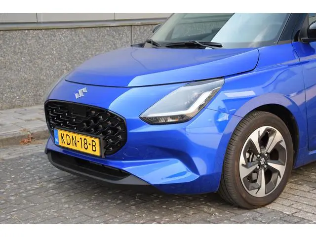 Suzuki Swift 1.2 Style Smart Hybrid | DEMO-deal!! | Two-tone | tot 10 jaar garantie!!! |