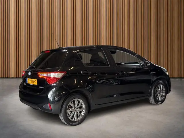 Toyota Yaris 1.5 Hybrid Dynamic 1e-Eig. & Keurig-Onderh. BOVAG-Garantie. NL-Auto.